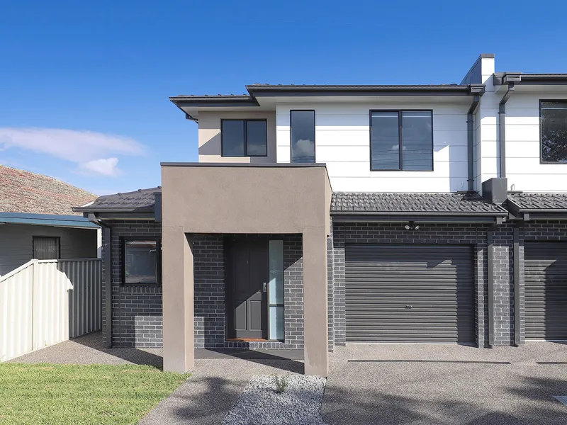 Luxurious Townhouse in Prime location. 