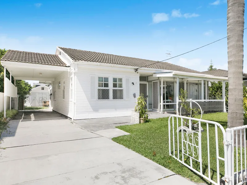 DUAL INCOME - STOLL TO BEACH & LAKE