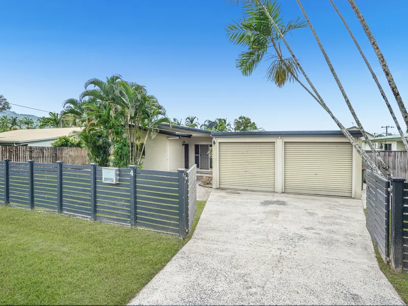 Family home in popular Whitfield with pool!