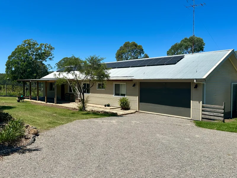 COUNTRY LIVING AT ITS FINEST, YOU CAN EVEN BRING YOUR HORSE AND DOG!