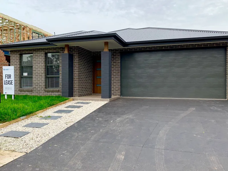 4 Bedroom home with a butlers kitchen!