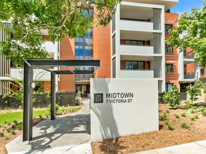 Modern One Bedroom Residence With Parking 