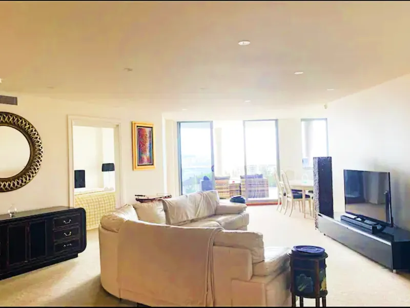 3 BED FULLY FURNISHED OVERLOOKING BEACHES