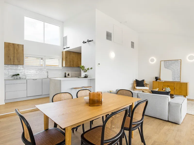 Watch the changing coastline like few can from a flawless tri-level pad, just seconds from the sand...