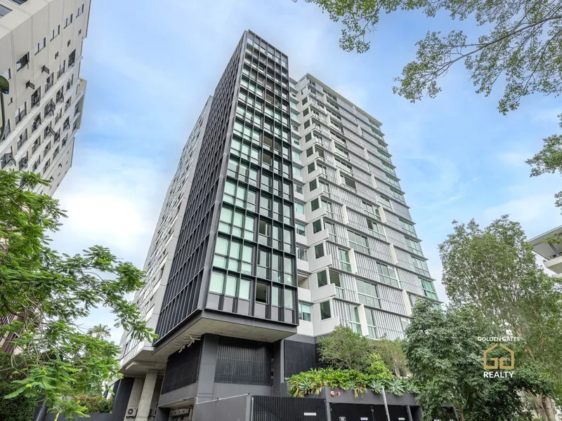 SPECTACULAR 2 BEDROOM APARTMENT LOADED WITH LIFESTYLE ADVANTAGES IN KANGAROO POINT