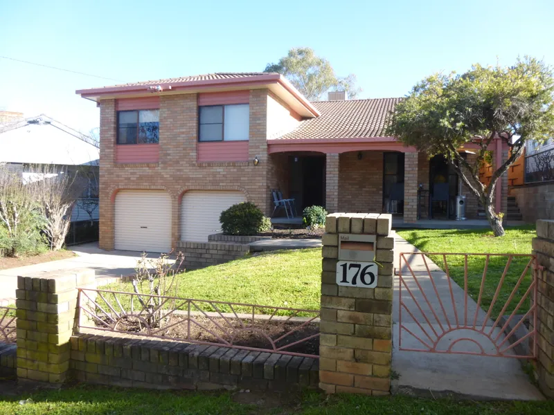 FIVE BEDROOM HOUSE - EAST TAMWORTH