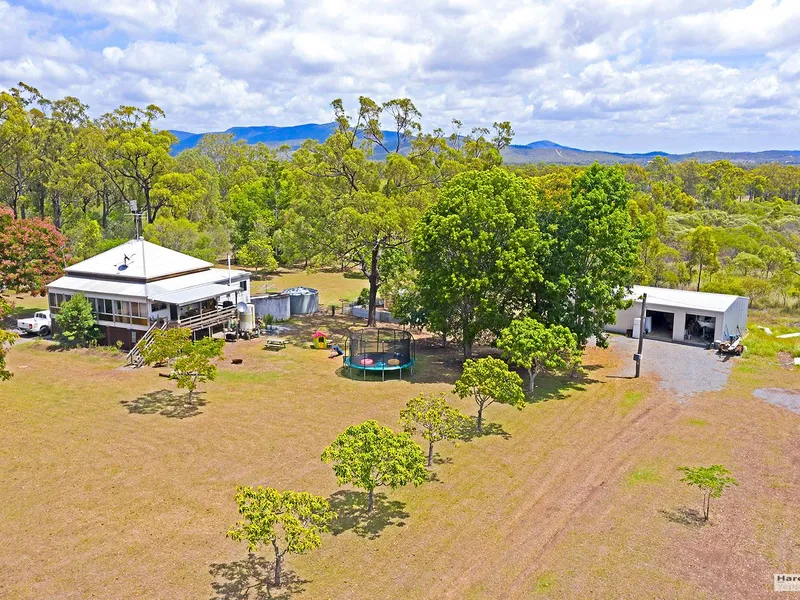 Queenslander set on 12 ¼ Acres