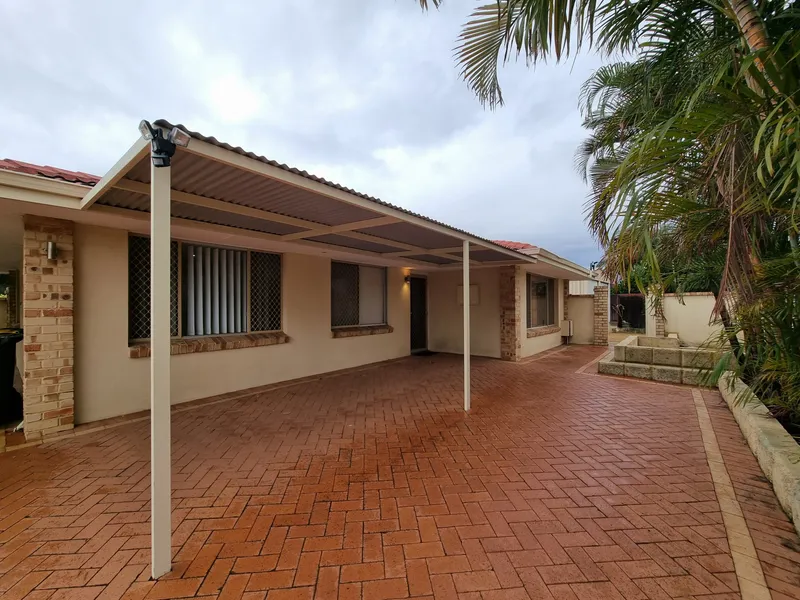Spacious Kenwick Home with Ample Parking