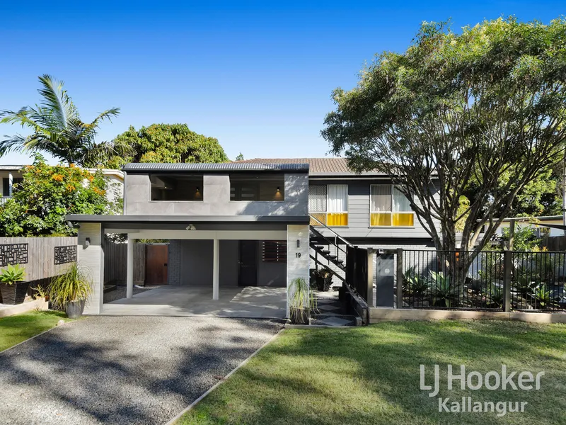 DUAL LIVING POTENTIAL/ 809M2 BLOCK/ WALK TO TRAIN AND UNIVERSITY