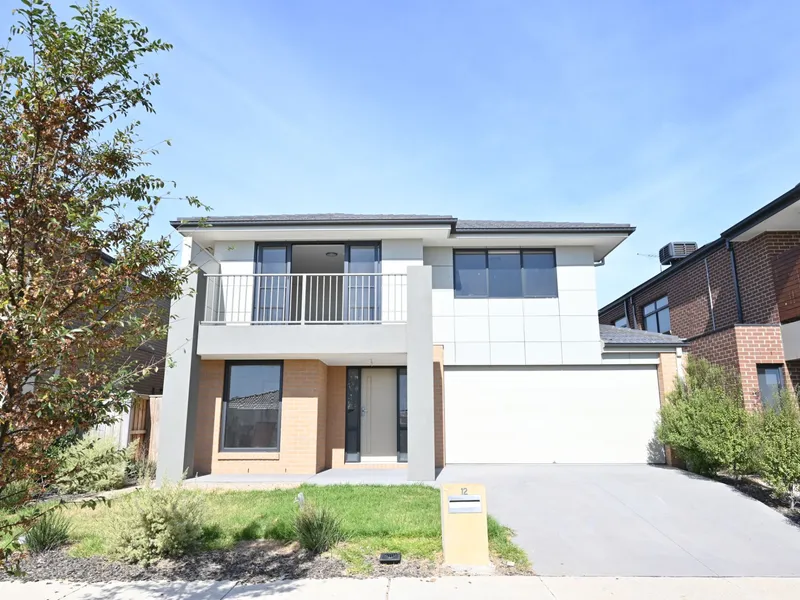 A Warm Place for Family Gather Best Location and House Size, Double Story family space