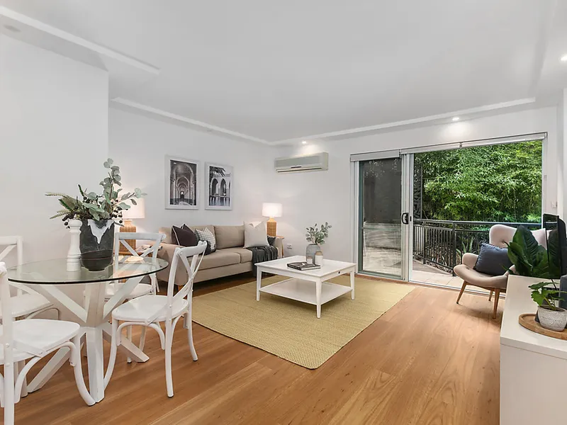 Peaceful and private courtyard apartment in a convenient setting