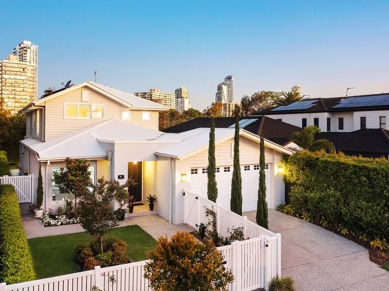 Picture-Perfect Hamptons-style Waterfront Residence.