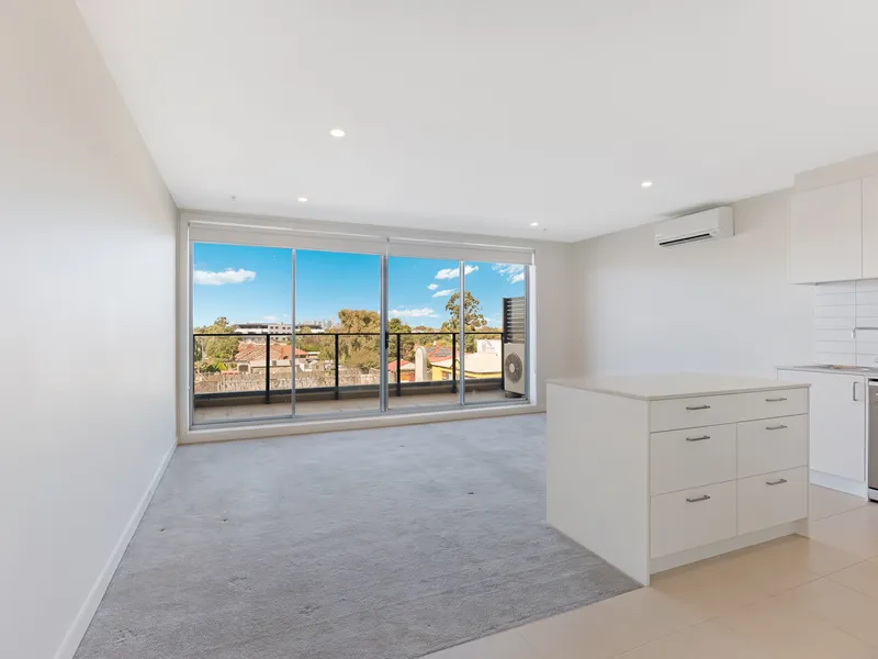 Beautiful Near New One Bedroom Apartment - Walking Distance to Bell Train Station!