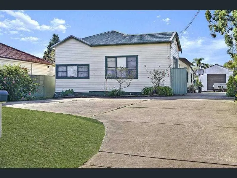 Lovely furnished 3 bedrooms house available Now!