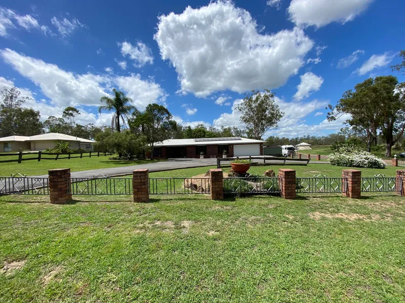 DO YOU LIKE ENTERTAINING & NEED A LARGE HOME WITH SHEDS?