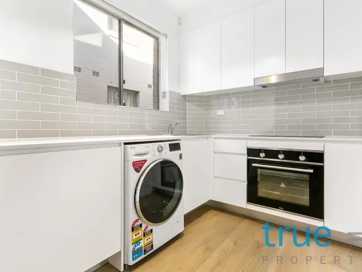 = HOLDING DEPOSIT RECEIVED = RENOVATED EXECUTIVE APARTMENT