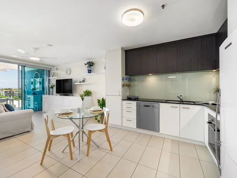 Inner City Living in Stylish Executive Apartment