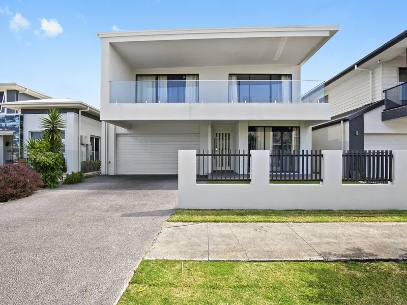 9 JURIEN CRESCENT, VARSITY LAKES