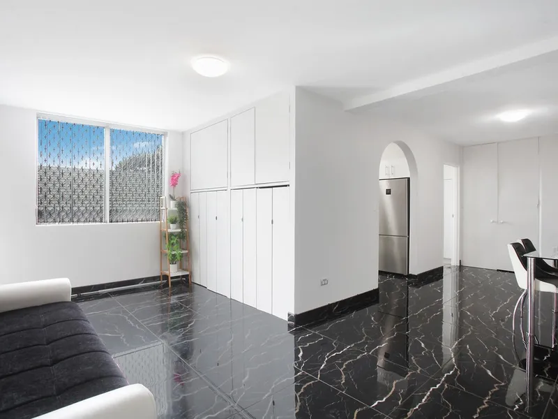 6 Minutes to the Beach!!