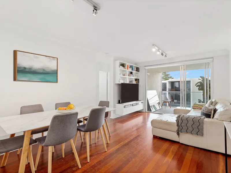 Modern & Bright 2 Bed Ocean-view Apt + Garage