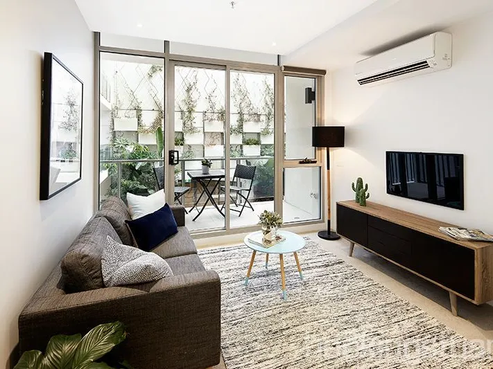 Your Quintessential Port Melbourne Home Awaits!