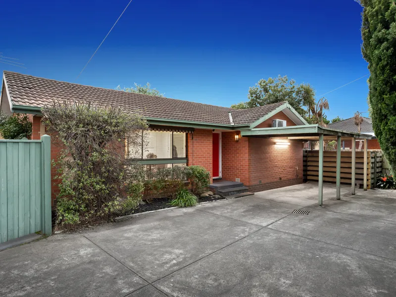 LOVELY TWO BEDROOM HOM IN GREAT LOCATION