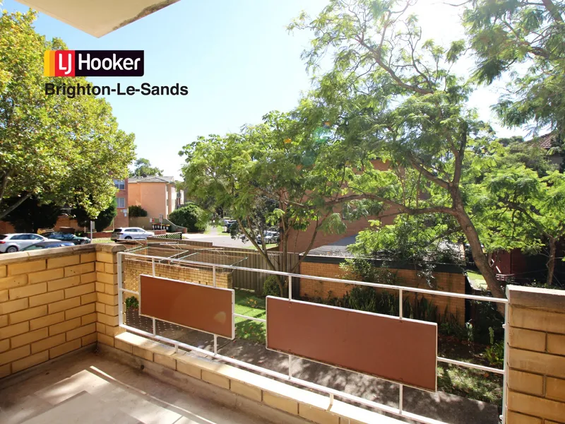SPACIOUS 2 BEDROOM APARTMENT IN GREAT LOCATION