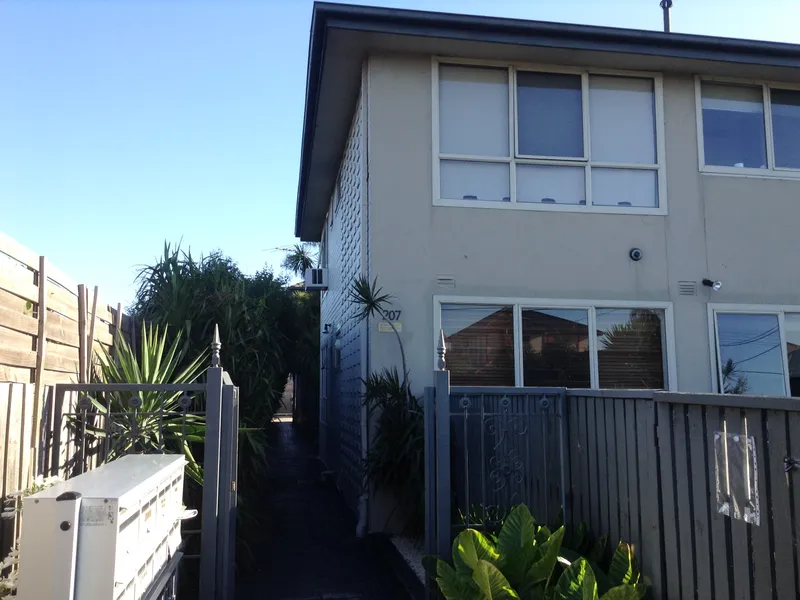 2 bedroom ground floor apartment with private courtyard