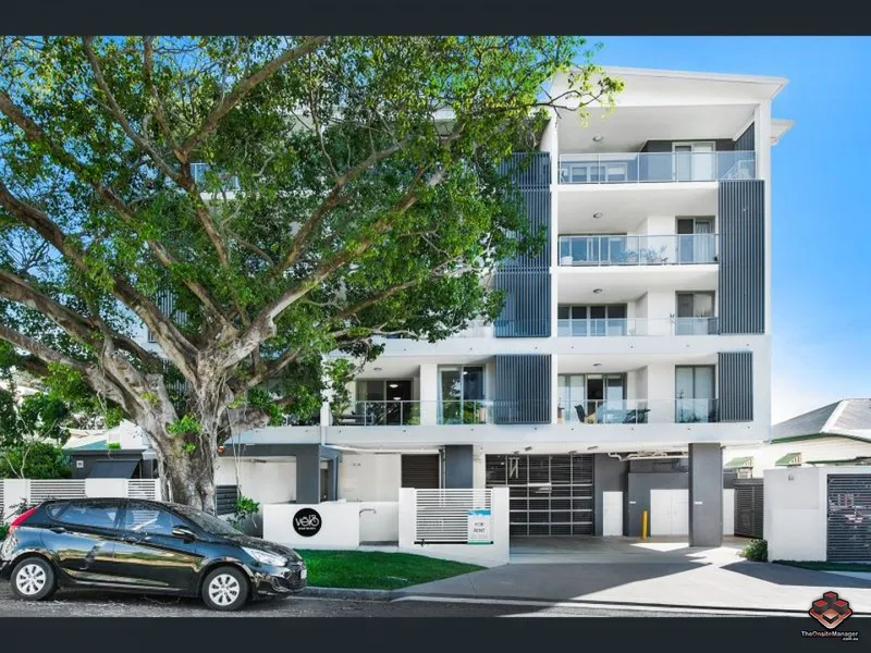 Top Floor, Unbeatable Location, Walking distance to Transport and Shops in this leafy pocket of Lutwyche.