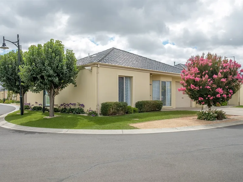 Melba Vale Country Club - Watch the World Go By      