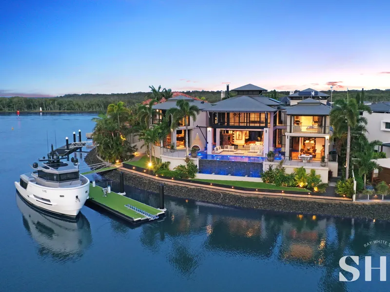 Exquisite Waterfront Mastery: An Award-Winning Haven of Luxury Living on Riverside Drive
