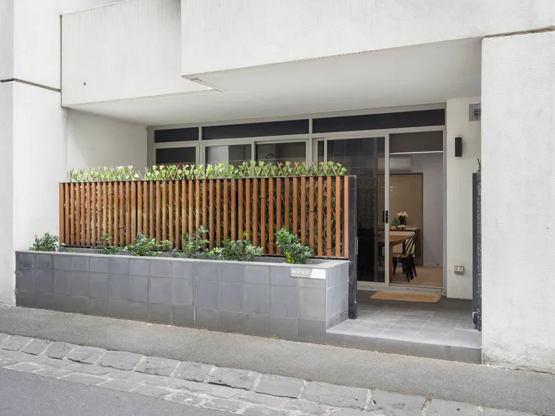 Modern Ground Floor Apartment with Undercover Courtyard