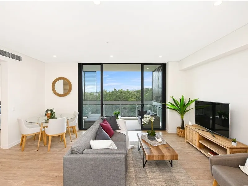 Stunning Modern One Bedroom with Study