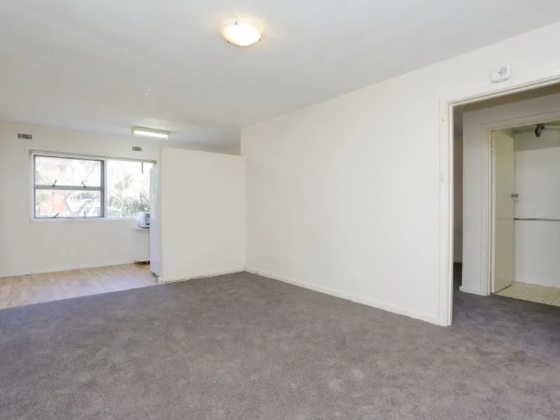 FABULOUS LOCATION IN WEST LEEDERVILLE!!