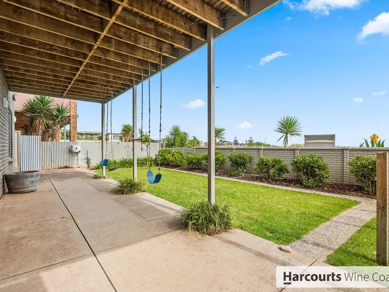 Sparkling Renovated Home along the Esplanade!