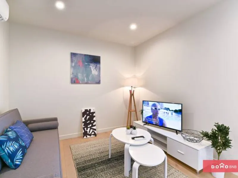 Spacious 2BdR+1BthR Apt in the centre of Box Hill