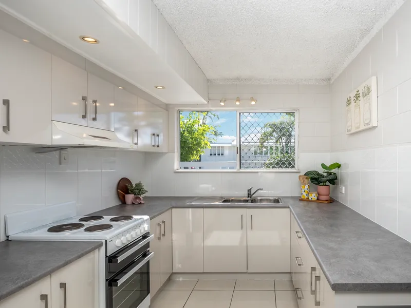 Inviting Townhouse: Ideal for Investors