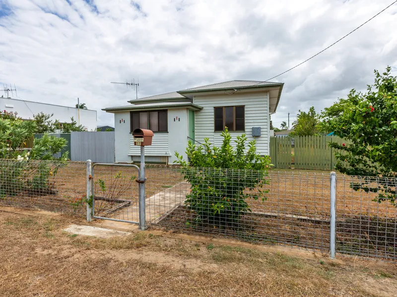LOVELY LOWSET ON 804SQM - GREAT RENOVATOR/1st HOME