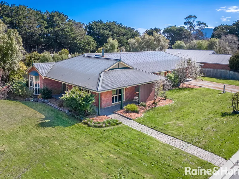 Charming Macedon Ranges Gem - 868m² approx..