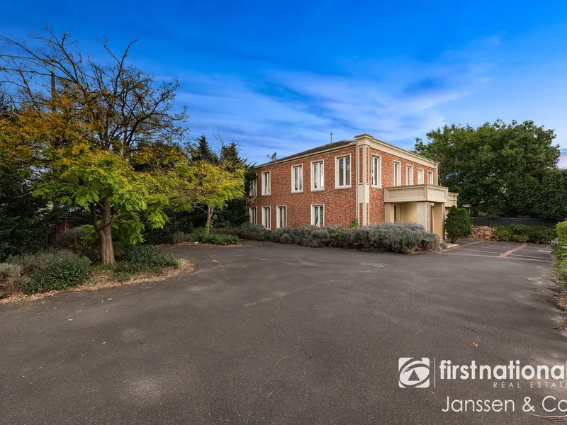 Unique Location, Luxurious Lifestyle & Classical Comfort