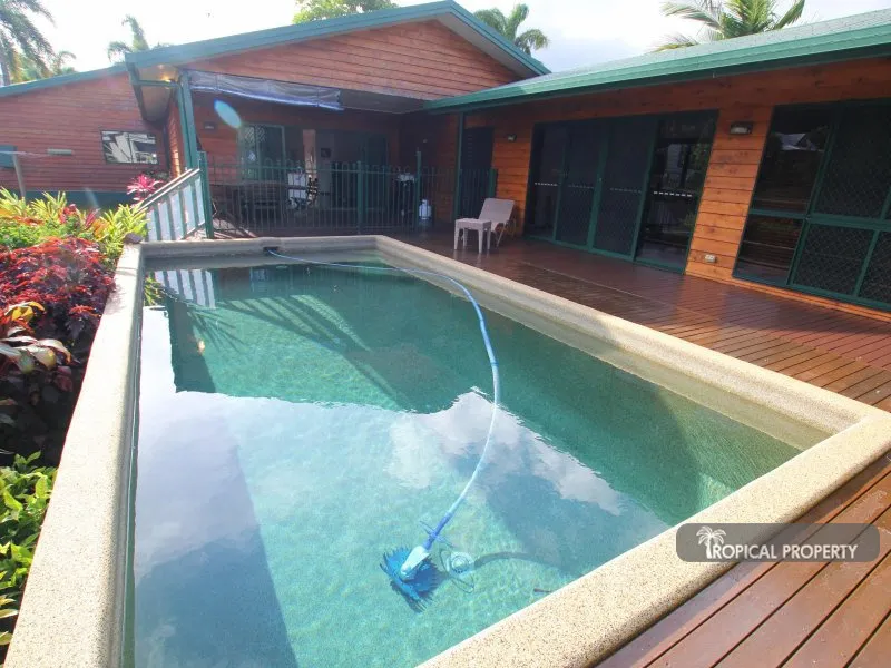 Spacious Beachside Family Home with Pool !