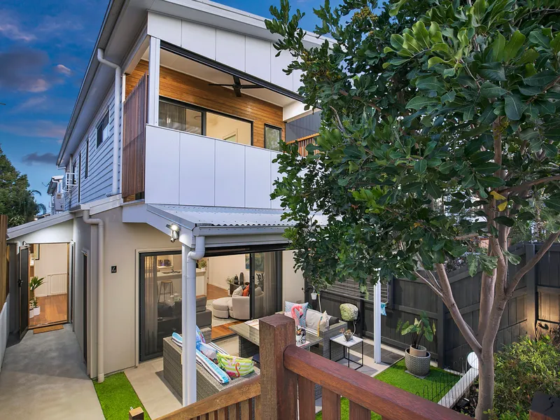 Modern Townhouse with Ducted Air-Con and Solar