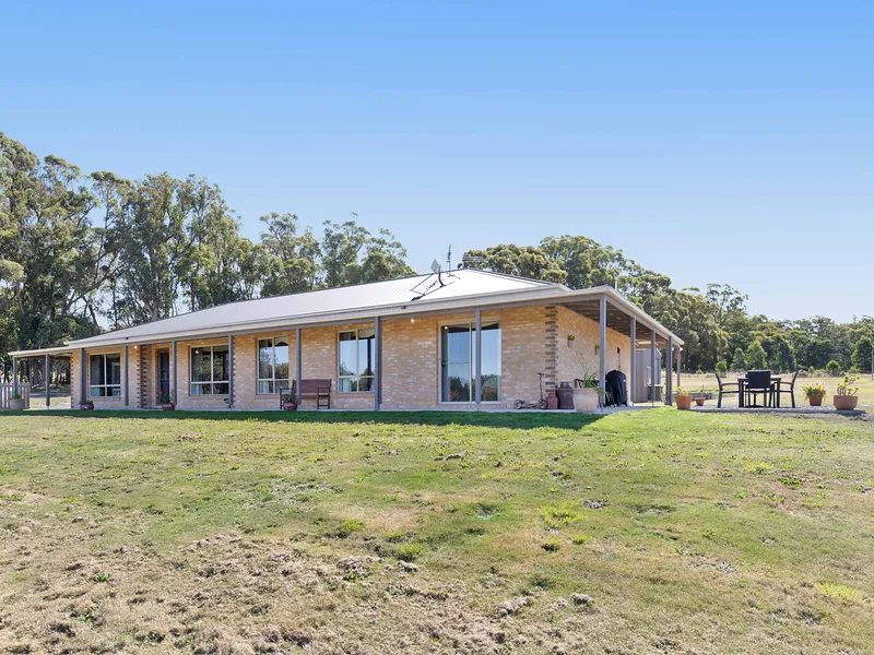 An Immaculate Family Home Set on Approx. 10 Acres In Gordon