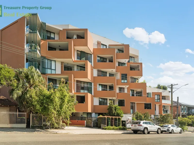 Spacious and Modern 2-Bedroom Apartment in Prime Ashfield Location
