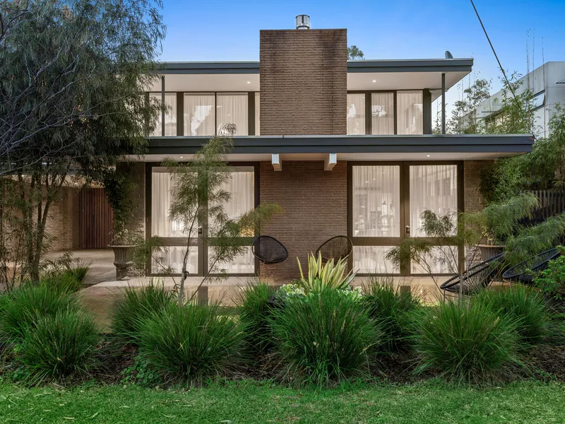 Iconic Mid-Century Modern Beauty