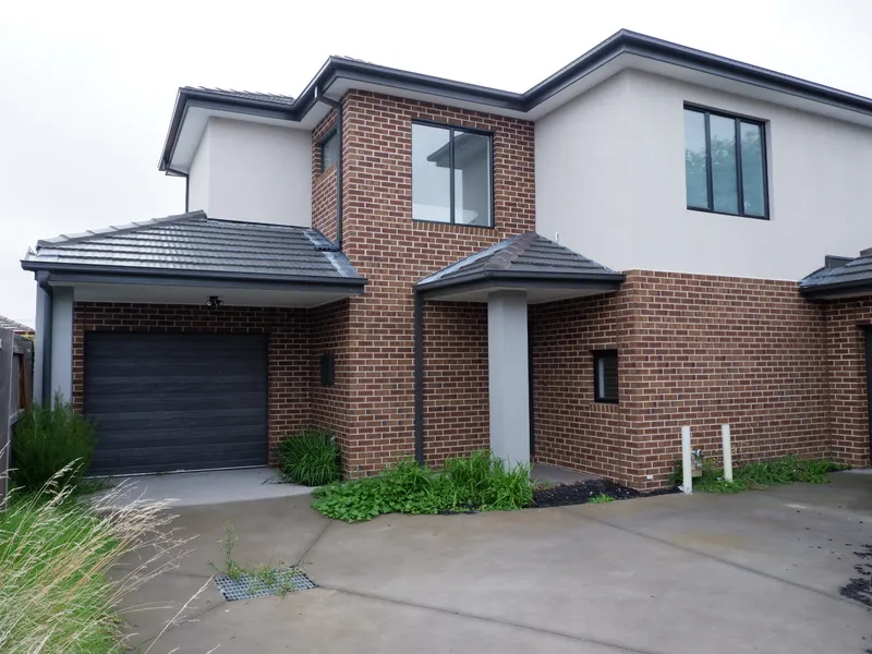 Nearly New Townhouse in Great Location!