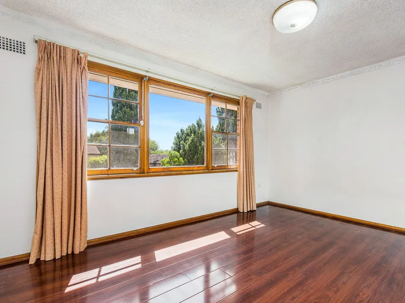 BRIGHT 2 BEDROOM CLOSE TO EPPING TRAIN STATION