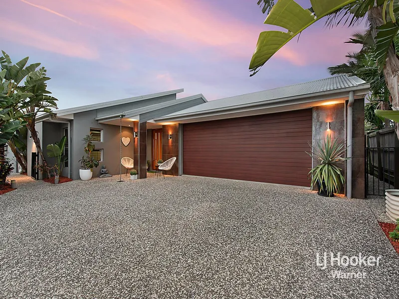 PRIVATE FAMILY SANCTUARY WITH PREMIER PARKLAND ASPECT!!