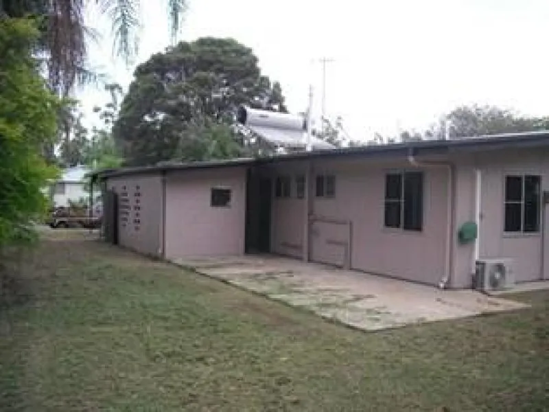 3 Bedroom lowset with a Shed!