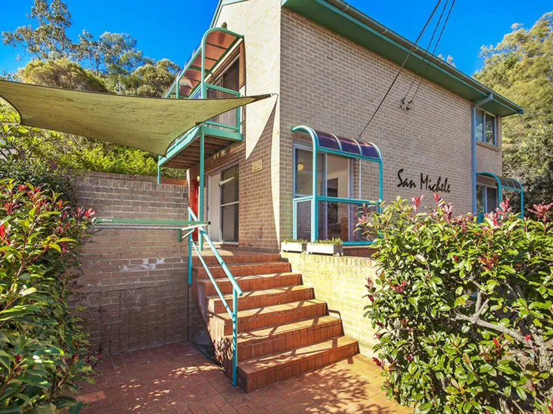 SHORT WALK TO AVOCA BEACH!